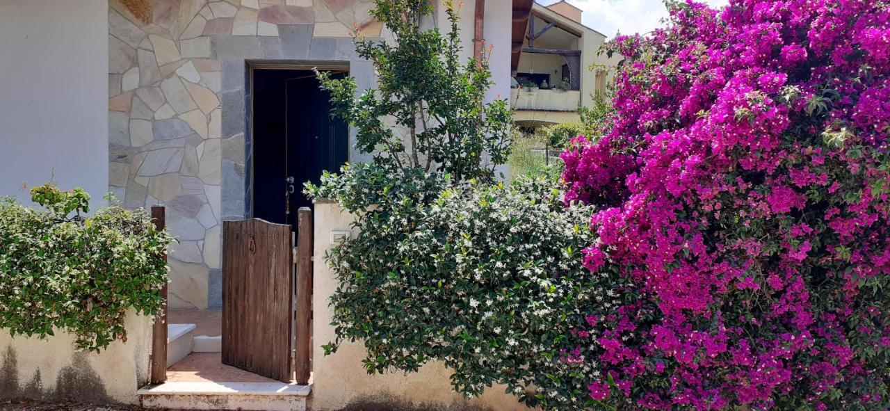 8 Via V. Monti Villa Loiri Porto San Paolo Екстериор снимка