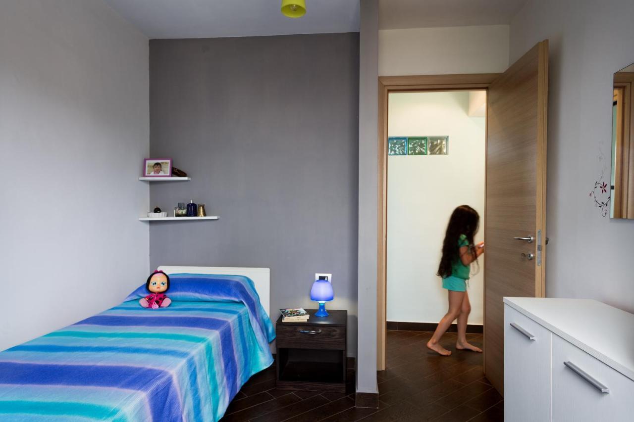 8 Via V. Monti Villa Loiri Porto San Paolo Екстериор снимка
